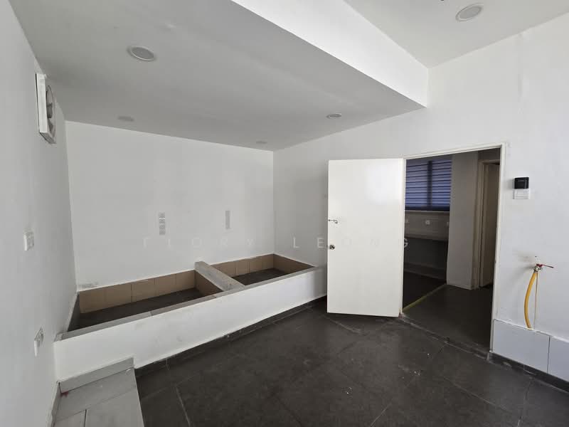 Shop for Rent in Seri Kembangan (Selangor) - Flory Leong - Interior - PropertyGuru.com.my