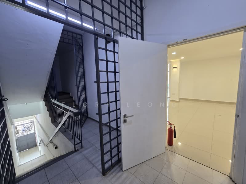 Shop for Rent in Seri Kembangan (Selangor) - Flory Leong - Entrance - PropertyGuru.com.my