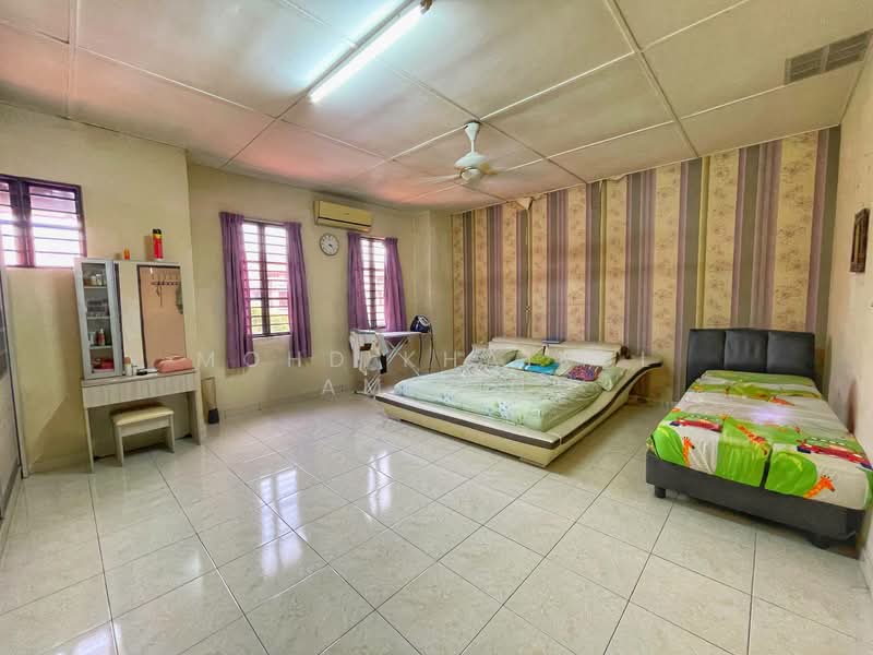 2-storey Terraced House for Sale in Bandar Nusaputra (Puchong) - Mohd Khairul Amilin - Bedroom - PropertyGuru.com.my