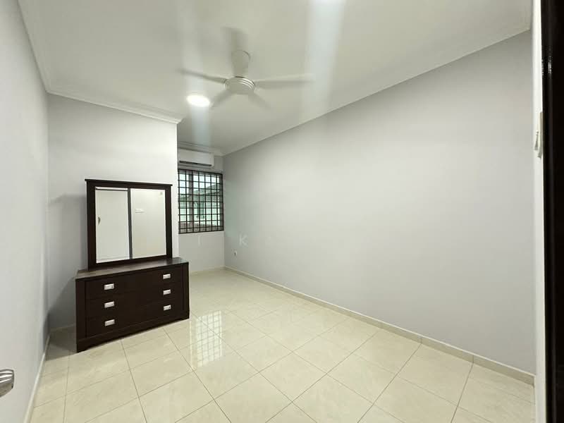 Rumah Teres untuk Disewa di Taman Seri Taming (Cheras) - Hei Kar Jun - Bedroom - PropertyGuru.com.my