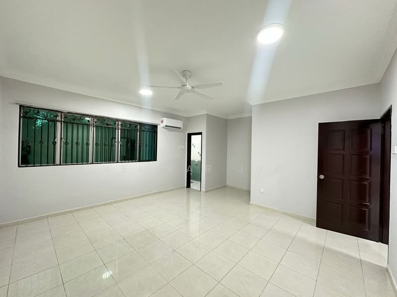Rumah Teres untuk Disewa di Taman Seri Taming (Cheras) - Hei Kar Jun - Living Room - PropertyGuru.com.my