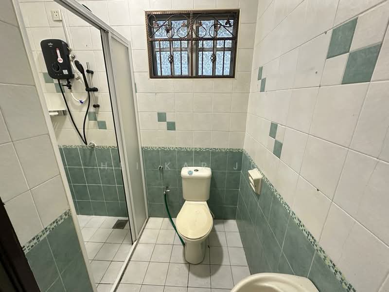 Rumah Teres untuk Disewa di Taman Seri Taming (Cheras) - Hei Kar Jun - Bathroom - PropertyGuru.com.my