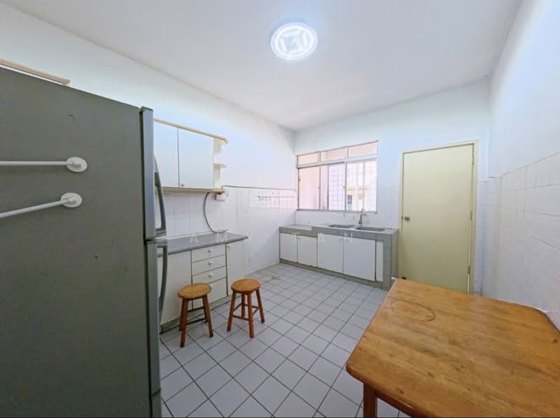 2-storey Terraced House for Sale in Bandar Utama 4 (Bandar Utama) - Amy Tan - Kitchen - PropertyGuru.com.my
