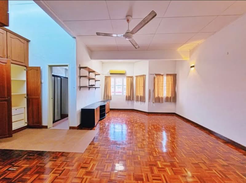 2-storey Terraced House for Sale in Bandar Utama 4 (Bandar Utama) - Amy Tan - Living Room - PropertyGuru.com.my