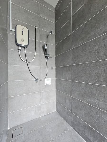 Rumah Teres 2 Tingkat untuk Disewa di Taman Mount Austin (Tebrau) - Li Wei - Bathroom - PropertyGuru.com.my