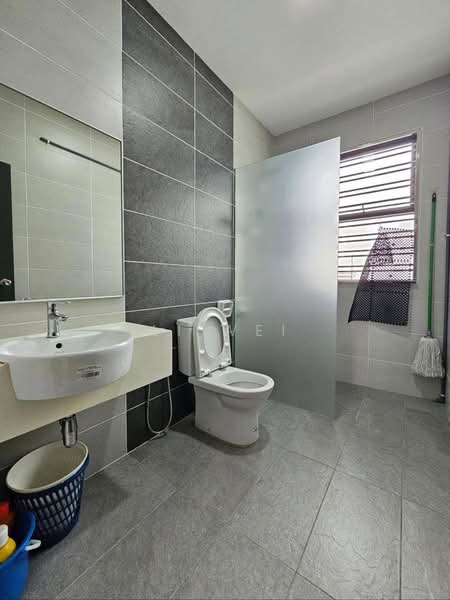 Rumah Teres 2 Tingkat untuk Disewa di Taman Mount Austin (Tebrau) - Li Wei - Bathroom - PropertyGuru.com.my
