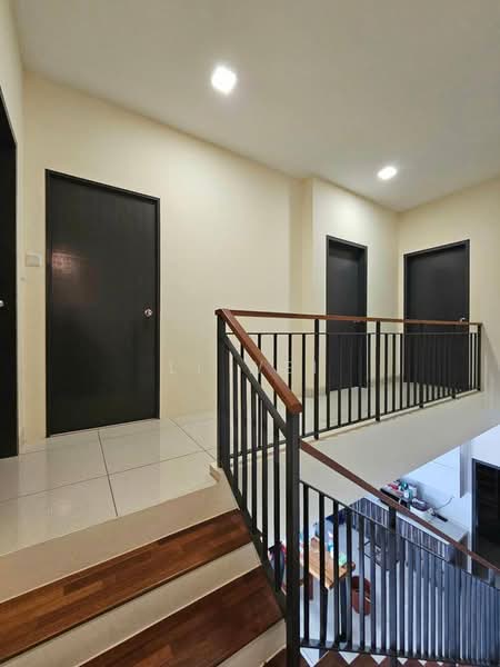 Rumah Teres 2 Tingkat untuk Disewa di Taman Mount Austin (Tebrau) - Li Wei - Corridor - PropertyGuru.com.my