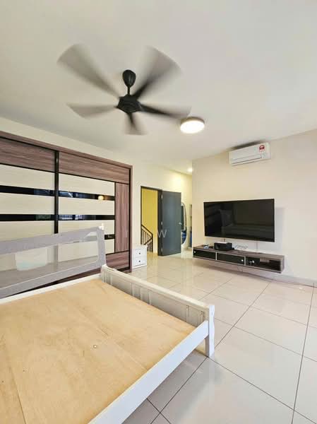 Rumah Teres 2 Tingkat untuk Disewa di Taman Mount Austin (Tebrau) - Li Wei - Bedroom - PropertyGuru.com.my