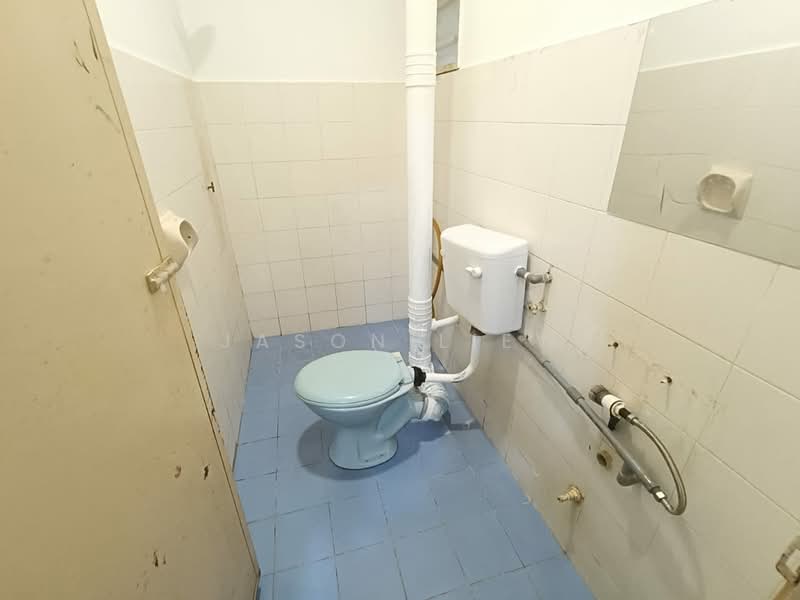 Apartment for Rent at Taman Lembah Maju 600 Apartment - Jason Liew - Bathroom - PropertyGuru.com.my