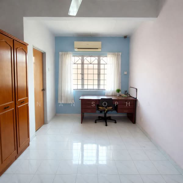 Rumah Teres 2 Tingkat untuk Dijual di Taman Wawasan (Puchong) - Intan Sophia - Study - PropertyGuru.com.my