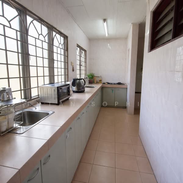 Rumah Teres 2 Tingkat untuk Dijual di Taman Wawasan (Puchong) - Intan Sophia - Kitchen - PropertyGuru.com.my