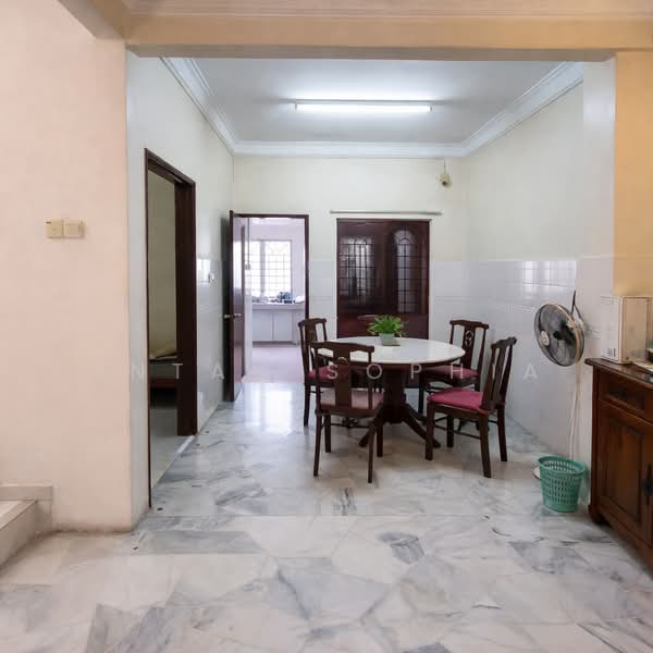 Rumah Teres 2 Tingkat untuk Dijual di Taman Wawasan (Puchong) - Intan Sophia - Dining Room - PropertyGuru.com.my