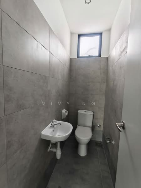 Shop / Office for Rent in Taman Pelangi (Johor Bahru) - Vivy Ng - Bathroom - PropertyGuru.com.my