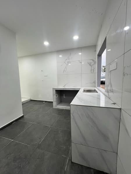 1-storey Terraced House for Sale in Taman Puteri Wangsa (Ulu Tiram) - Carol Low - Kitchen - PropertyGuru.com.my