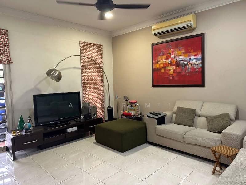 Rumah Teres 2 Tingkat untuk Dijual di Bukit Jelutong (Shah Alam) - Aida Ramli - Living Room - PropertyGuru.com.my