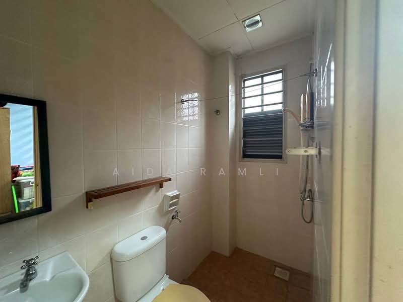 Rumah Teres 2 Tingkat untuk Dijual di Bukit Jelutong (Shah Alam) - Aida Ramli - Bathroom - PropertyGuru.com.my