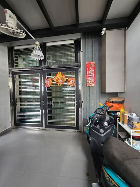 Rumah Teres 2 Tingkat untuk Dijual di Bandar Seri Alam (Masai) - Bernice Gan - Entrance - PropertyGuru.com.my