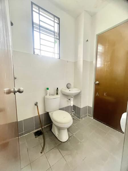 2-storey Terraced House for Rent in Shah Alam (Selangor) - Rohana Ishak - Bathroom - PropertyGuru.com.my