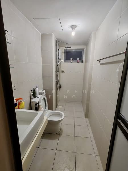 Kondominium untuk Dijual di First Residence (Residensi Unggul) - Ling Shun Feng - Bathroom - PropertyGuru.com.my