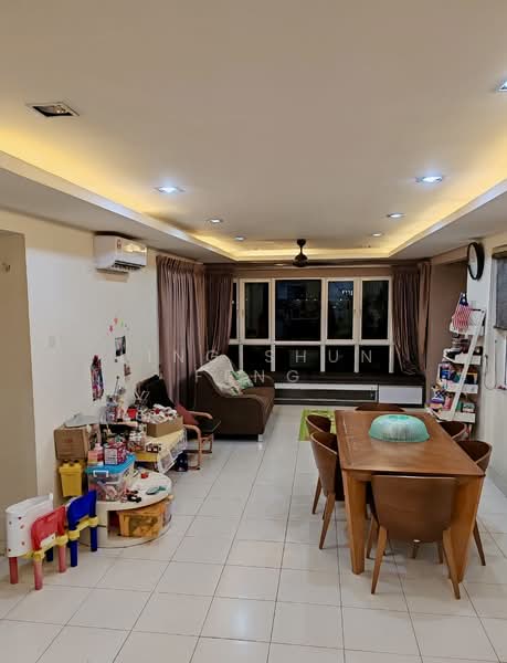 Kondominium untuk Dijual di First Residence (Residensi Unggul) - Ling Shun Feng - Living Room - PropertyGuru.com.my