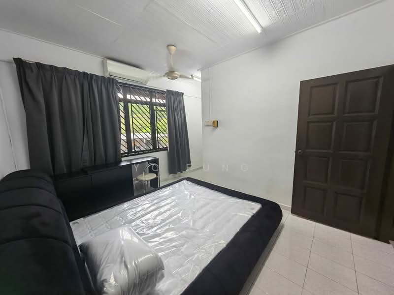 2-storey Terraced House for Rent in Taman Johor Jaya (Johor Bahru) - YC Fung - Bedroom - PropertyGuru.com.my