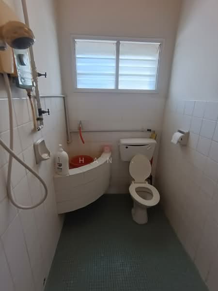 Rumah Teres 2 Tingkat untuk Dijual di Taman Overseas Union (Taman Oug) (Jalan Klang Lama (Old Klang Road)) - Han . - Bathroom - PropertyGuru.com.my