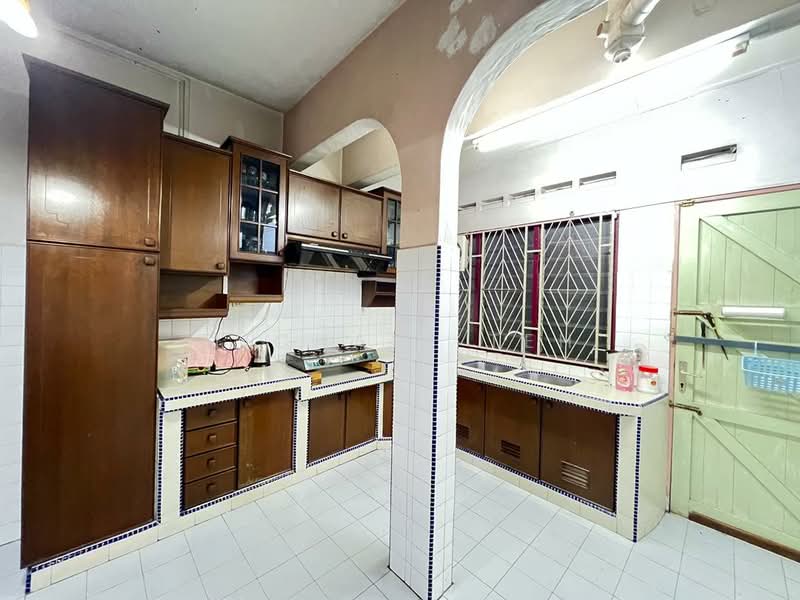 2-storey Terraced House for Sale in Johor Bahru (Johor) - Michael Teh - Kitchen - PropertyGuru.com.my