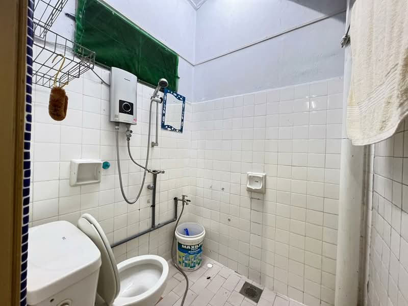 2-storey Terraced House for Sale in Johor Bahru (Johor) - Michael Teh - Bathroom - PropertyGuru.com.my