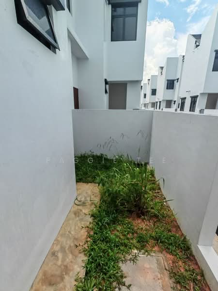 Rumah Teres 2 Tingkat untuk Dijual di Taman Dato Onn (Johor Bahru) - Paggie Tee - Exterior - PropertyGuru.com.my