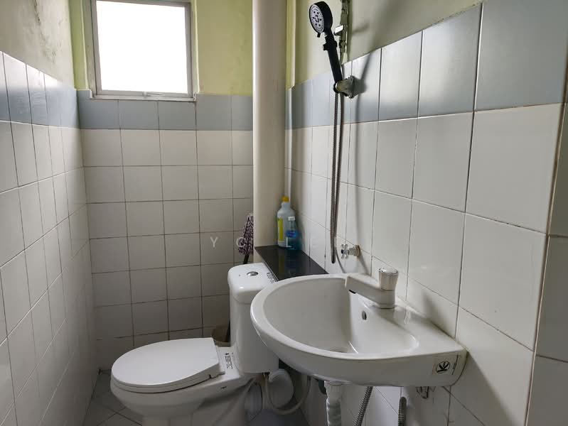 Apartment for Sale at Taman Serdang Perdana - YC Lee - Bathroom - PropertyGuru.com.my