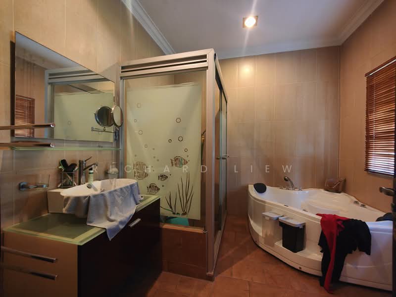 Rumah Teres 2 Tingkat untuk Dijual di Seksyen 19 (Petaling Jaya) - Richard Liew - Bathroom - PropertyGuru.com.my
