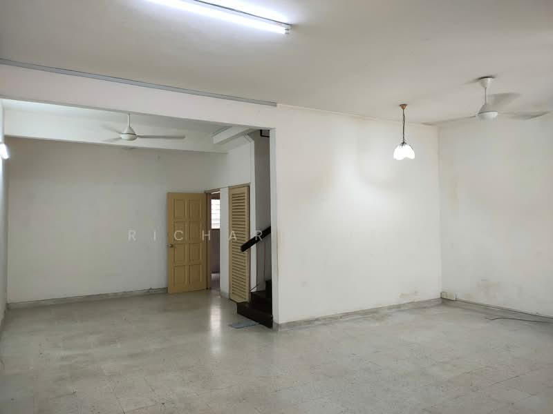 2-storey Terraced House for Sale in Seksyen 19 (Petaling Jaya) - Richard Liew - Living Room - PropertyGuru.com.my