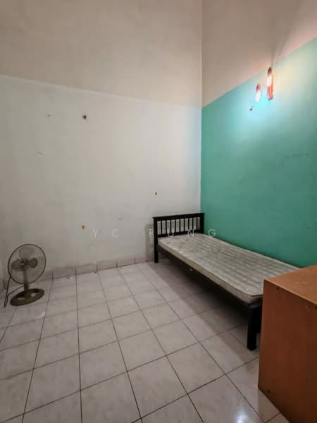 1-storey Terraced House for Rent in Taman Molek (Johor Bahru) - YC Fung - Bedroom - PropertyGuru.com.my