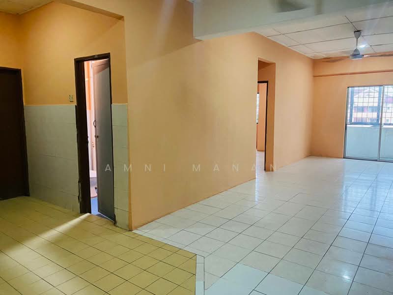 Apartment for Sale at Pangsapuri Perdana Villa - Amni Manan - Living Room - PropertyGuru.com.my