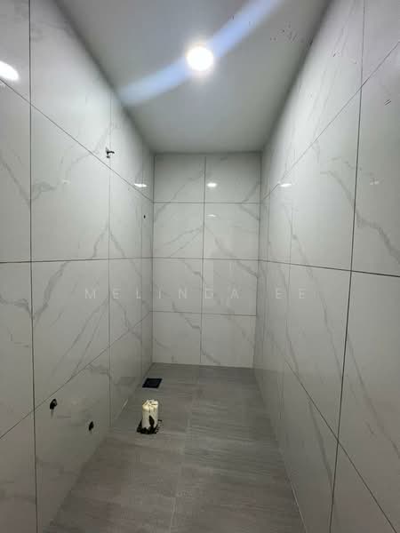 Rumah Berkembar untuk Dijual di Taman Bunga Ros (Tebrau) - Melinda Ee - Bathroom - PropertyGuru.com.my