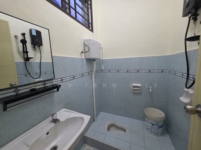 Rumah Teres 1.5 Tingkat untuk Dijual di Taman Setia Indah (Tebrau) - Coco Feng Lily - Bathroom - PropertyGuru.com.my