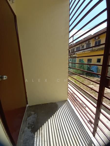 2-storey Terraced House for Sale in Taman Lestari Putra (Seri Kembangan) - Alex Choo - Exterior - PropertyGuru.com.my