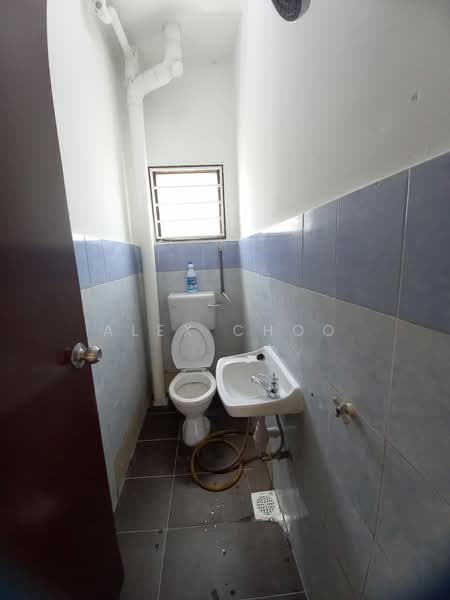 2-storey Terraced House for Sale in Taman Lestari Putra (Seri Kembangan) - Alex Choo - Bathroom - PropertyGuru.com.my