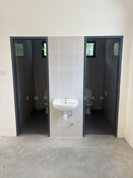 Factory for Rent in Eco Business Park V (Puncak Alam) - Amni Manan - Bathroom - PropertyGuru.com.my