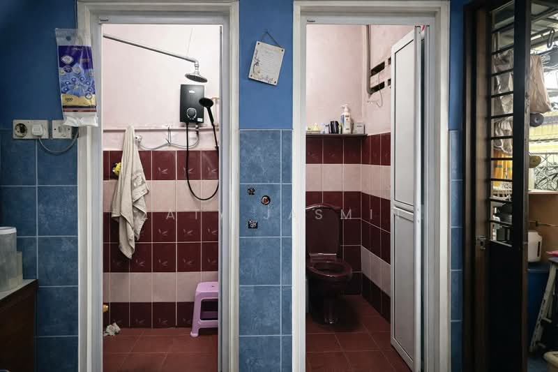 Rumah Teres 2 Tingkat untuk Dijual di Taman Sri Rampai (Wangsa Maju) - Zaty Jasmin - Bathroom - PropertyGuru.com.my
