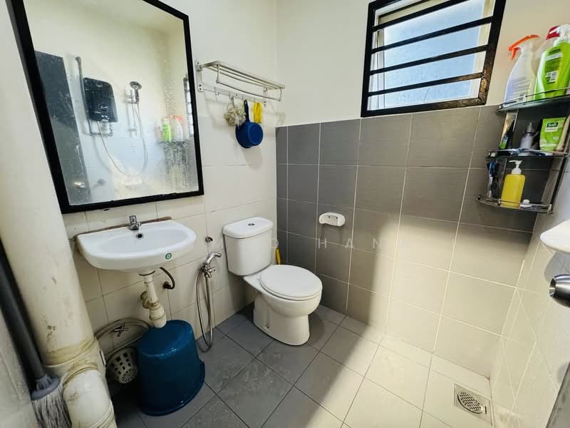 Apartment for Sale at Laguna Biru - Mohamad Hanafi - Bathroom - PropertyGuru.com.my