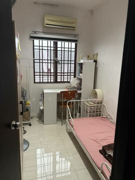 Rumah Teres 2 Tingkat untuk Dijual di Saujana Damansara (Damansara Damai) - Zaty Jasmin - Bedroom - PropertyGuru.com.my