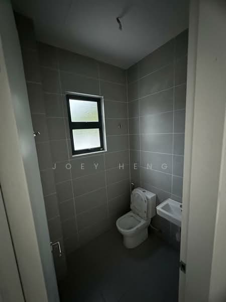 Rumah Berkembar untuk Dijual di Taman Rasah Kemayan (Rasah) - Joey Heng - Bathroom - PropertyGuru.com.my