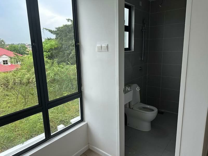 Rumah Berkembar untuk Dijual di Taman Rasah Kemayan (Rasah) - Joey Heng - Bathroom - PropertyGuru.com.my