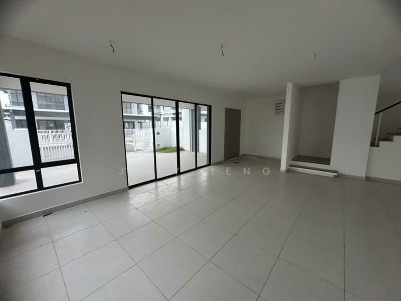 Rumah Berkembar untuk Dijual di Taman Rasah Kemayan (Rasah) - Joey Heng - Living Room - PropertyGuru.com.my
