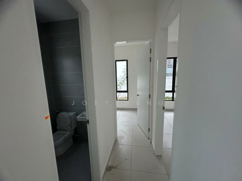 Rumah Berkembar untuk Dijual di Taman Rasah Kemayan (Rasah) - Joey Heng - Bathroom - PropertyGuru.com.my