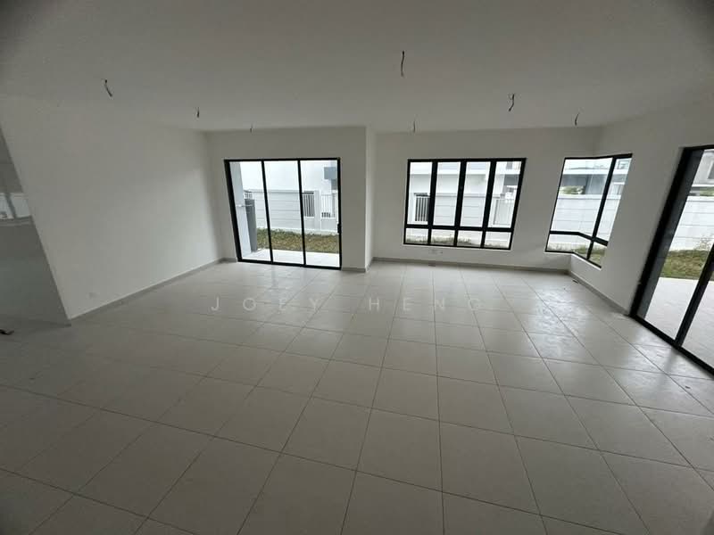 Rumah Berkembar untuk Dijual di Taman Rasah Kemayan (Rasah) - Joey Heng - Living Room - PropertyGuru.com.my