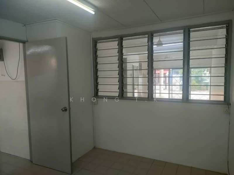 Rumah Teres 2 Tingkat untuk Disewa di Subang Jaya (Selangor) - Khong T.K - Downstairs Bedroom - PropertyGuru.com.my