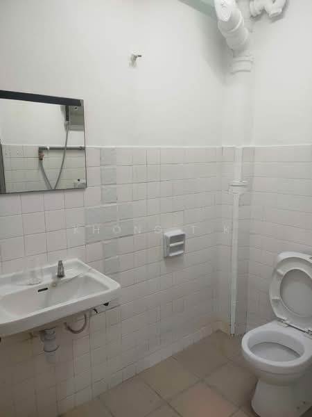 Rumah Teres 2 Tingkat untuk Disewa di Subang Jaya (Selangor) - Khong T.K - Downstairs Bathroom - PropertyGuru.com.my