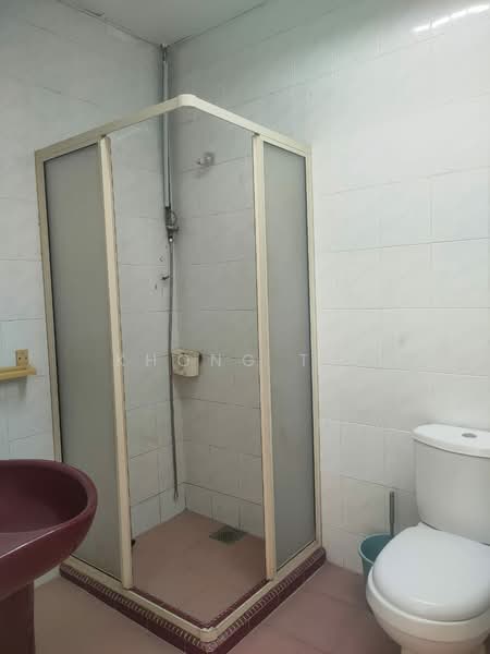 Rumah Teres 2 Tingkat untuk Disewa di Subang Jaya (Selangor) - Khong T.K - Master Bathroom - PropertyGuru.com.my